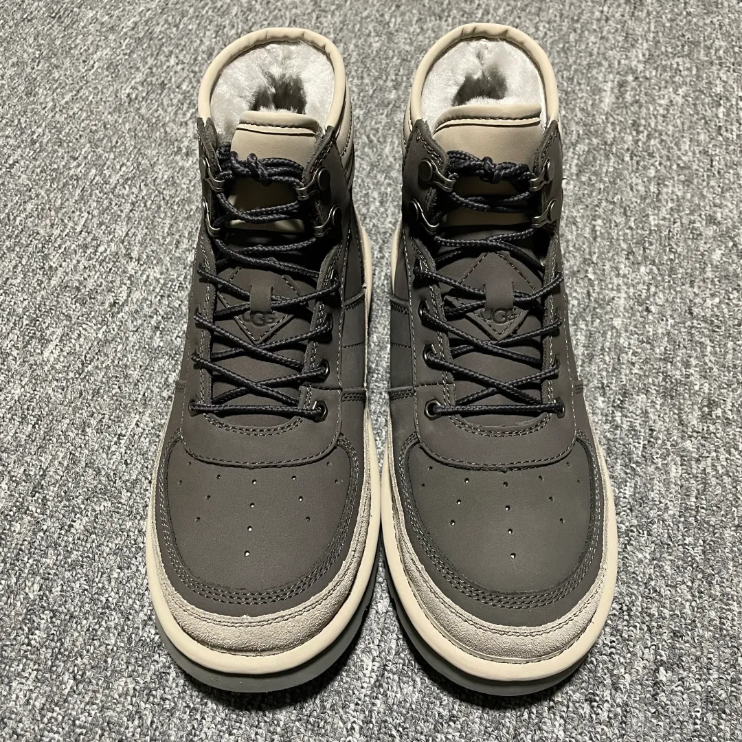 Pick up locally 💰640. The core recommendation is good price. The platform is exclusively for foreign trade. UGG men's snow boots 1097089. The foreign trade platform is full of Z. High-end retail is exclusively for quality. Produced by the production line of a ten-year-old brand shoemaking factory. Pay attention to every detail. Longfeng A-grade genuine sheep fur is integrated. Created in full compliance with the ZP process. Size: 40 41 42 43 44